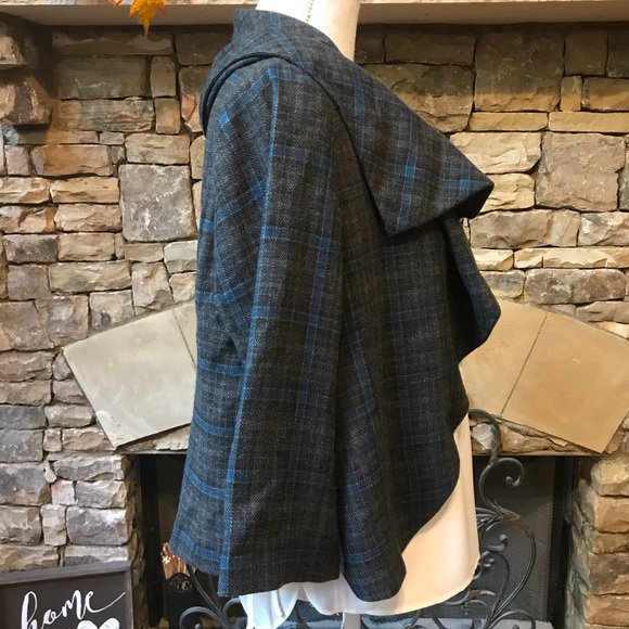 NWOT CAbi Shawl Collar Cropped Jacket Size 8 - Picture 6 of 8